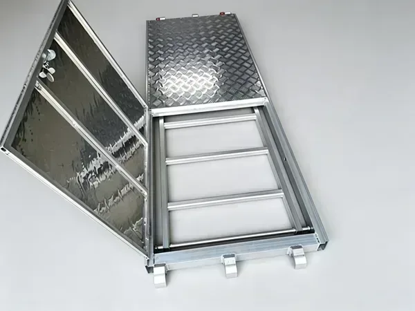 Plateforme d'Accès Aluminium avec Échelle de 28 Pouces de Largeur - Plateforme Aluminium à Échelle Intégrée