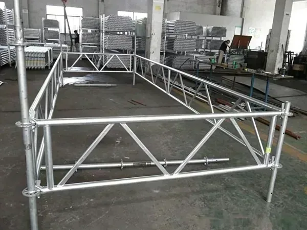 Installation de la Poutre Treillis d'Échafaudage Ringlock